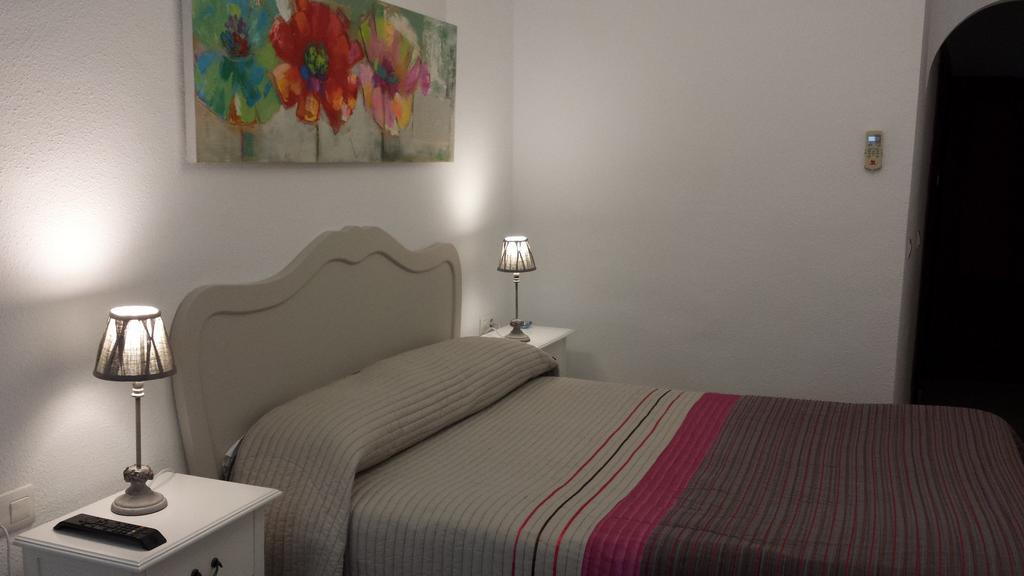 Hostal Tres Soles Nerja Zimmer foto