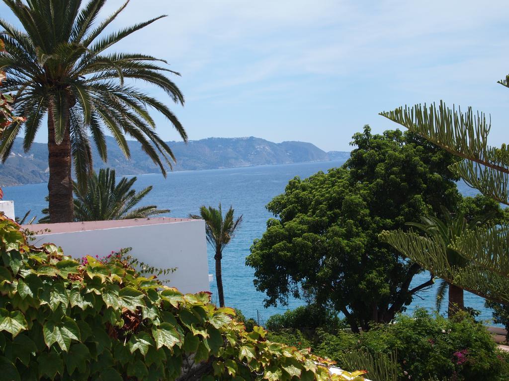 Hostal Tres Soles Nerja Exterior foto