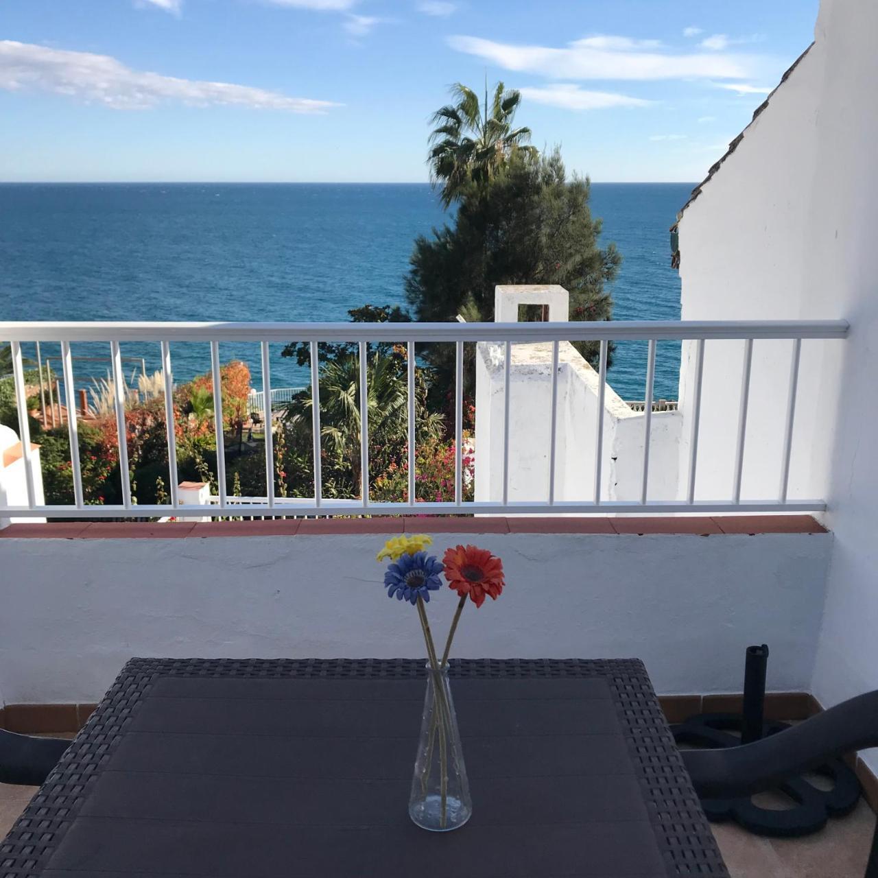 Hostal Tres Soles Nerja Exterior foto