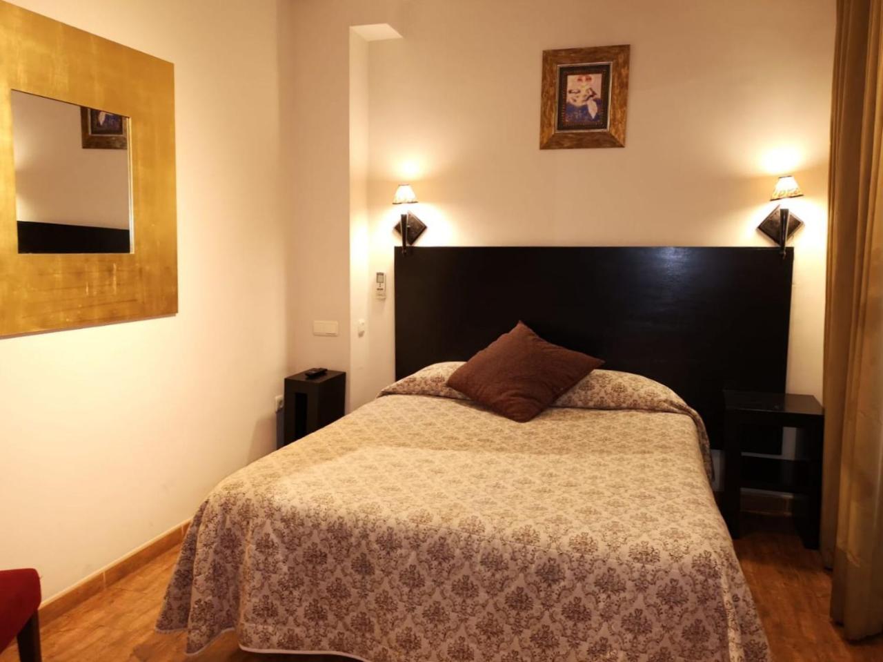 Hostal Tres Soles Nerja Exterior foto